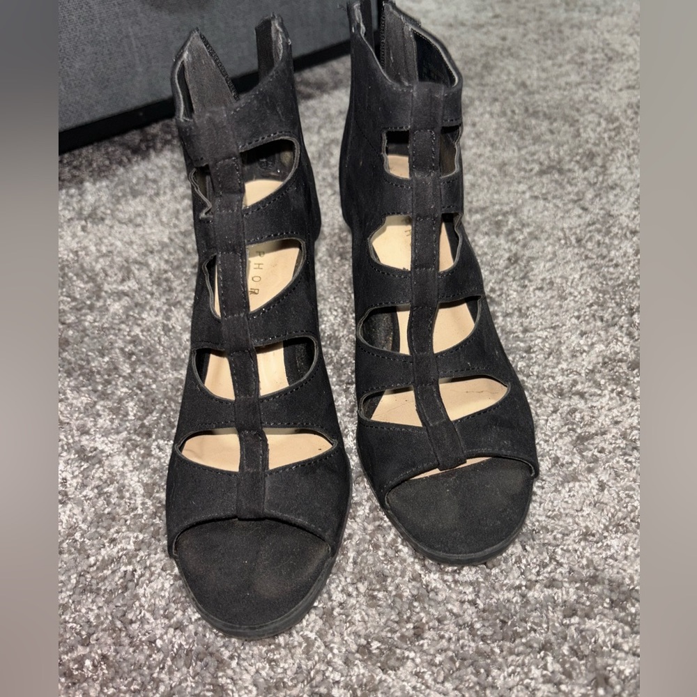 Metaphor Size 7 1/2 Back Zip-Up Heels